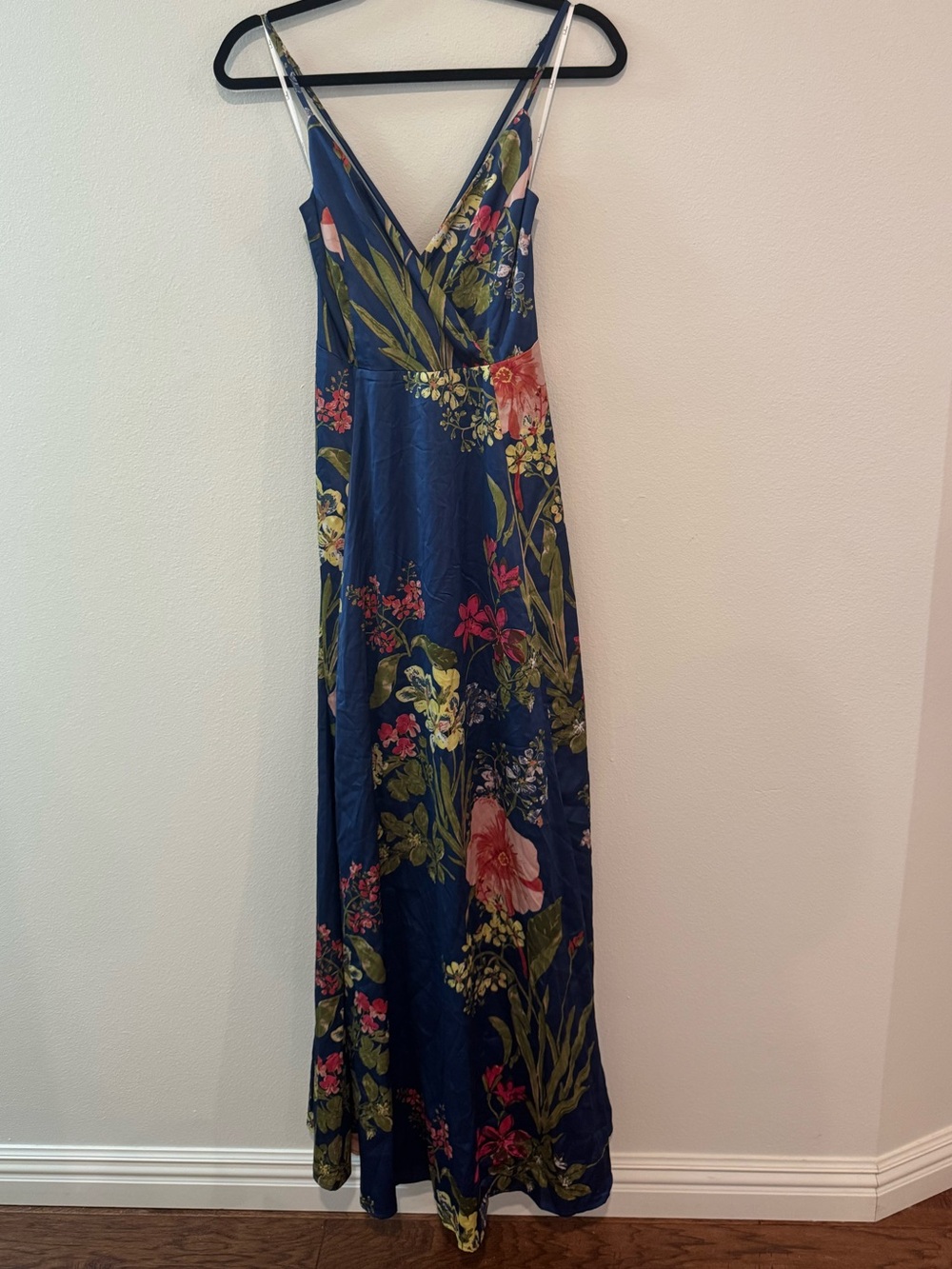 Lulu’s Floral Navy V-Neck Spaghetti Strap Maxi Dress